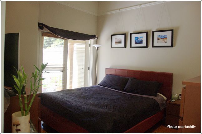 レザーベッドを配置したモダンな寝室インテリア 寝室のインテリアコーディネート